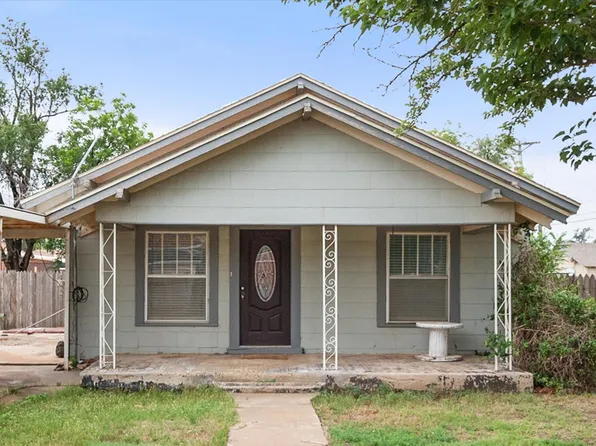 307 W Spruce St, Lockney, TX 79241