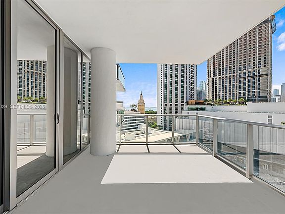 4th image of 851 NE 1st Ave #1012