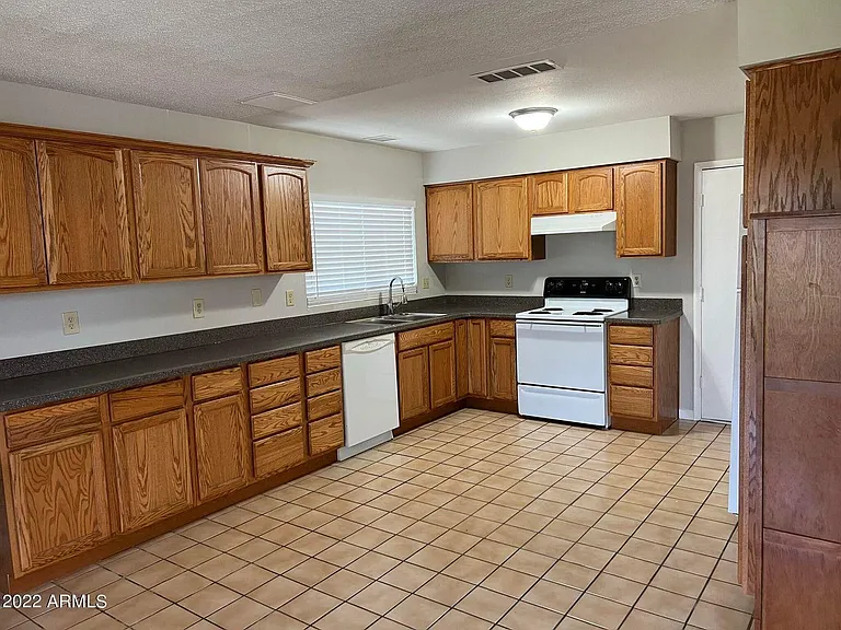 7827 W College Dr — Photo 6