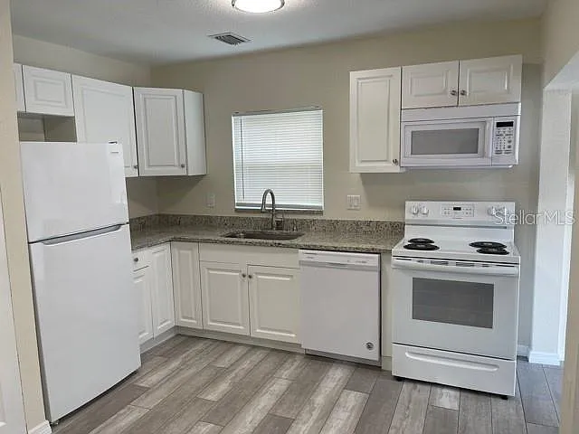 3419 W Saint John St #B — Photo 5