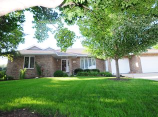 124 Rays Ct, Manchester, IA 52057