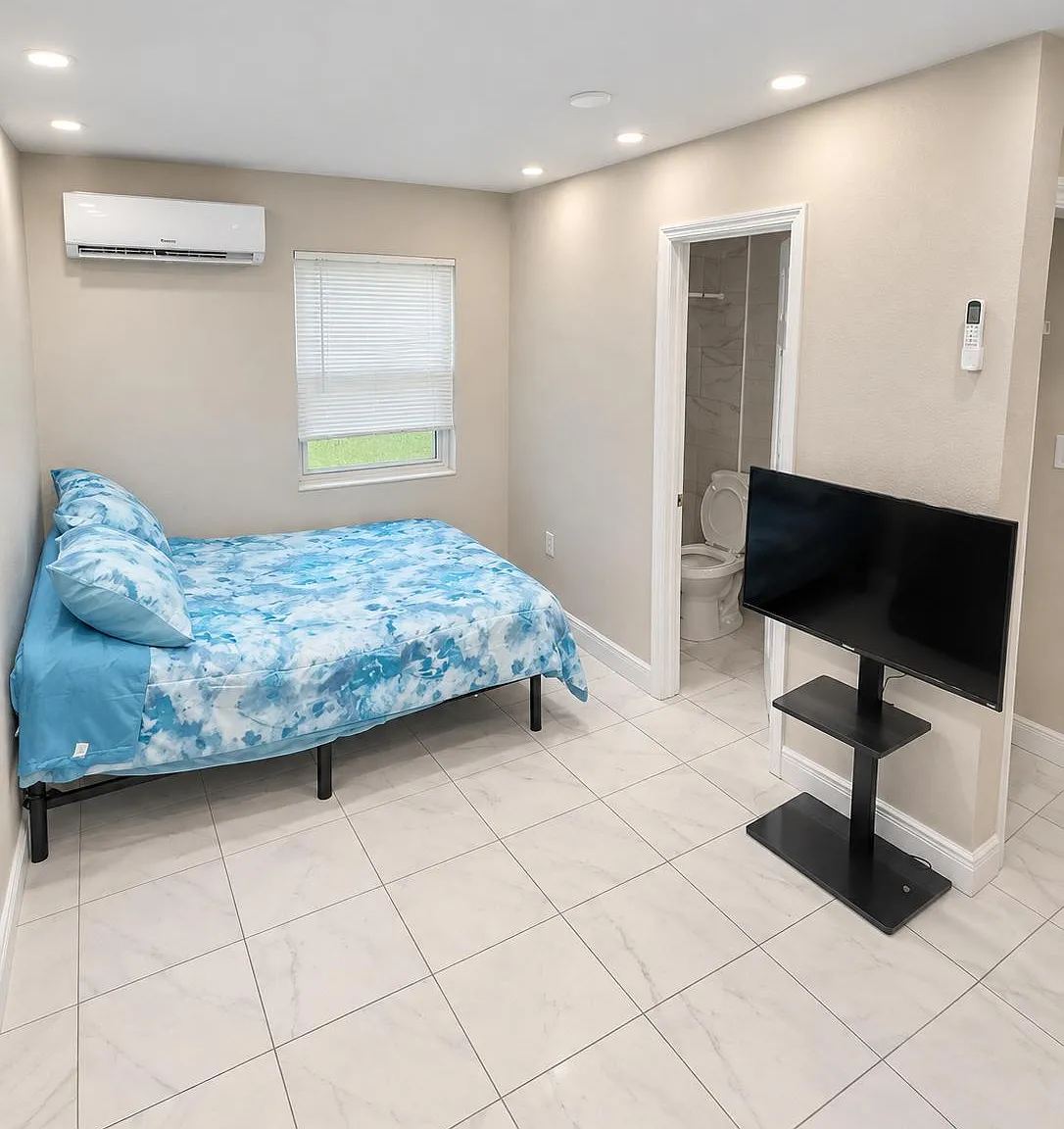 1 bed, 1.0 bath, 350 sqft, $1,274 — Photo 1
