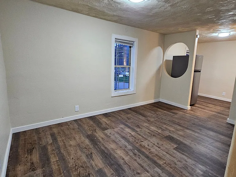 400 Railroad Ave — Photo 40