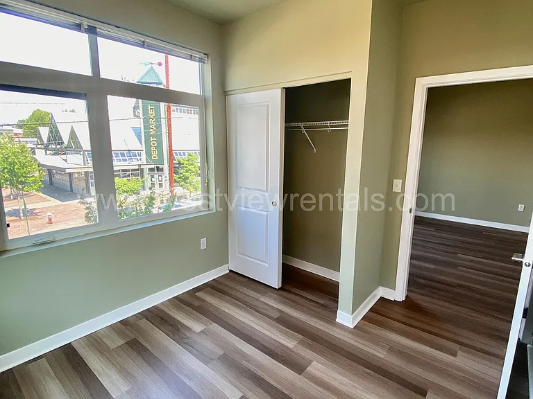 200 E Maple St — Photo 27