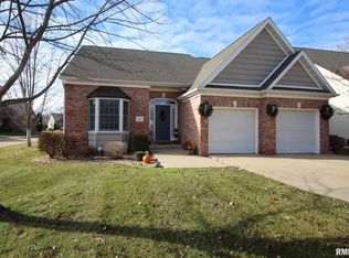 1007 W Applewood Ln, Peoria, IL 61614