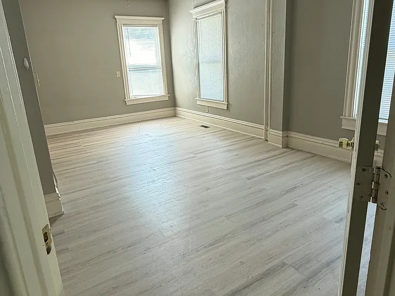 335 N Lawndale Ave — Photo 3