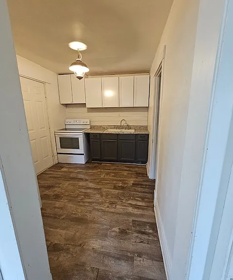 Kitchen with Range, refrigerator
