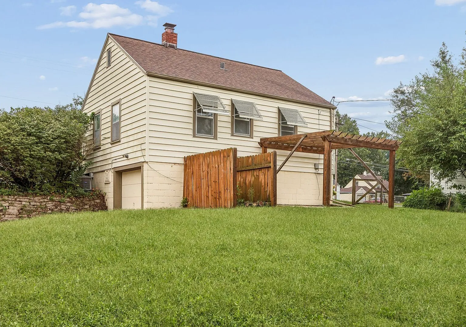 Charming 2-Bedroom Home with Fenced Yard & Updated Kitchen — Photo 3
