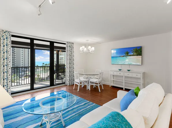 11030 Gulf Shore Dr APT 504, Naples, FL 34108