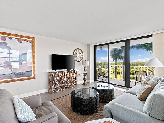 5th image of 380 Seaview Ct APT 303