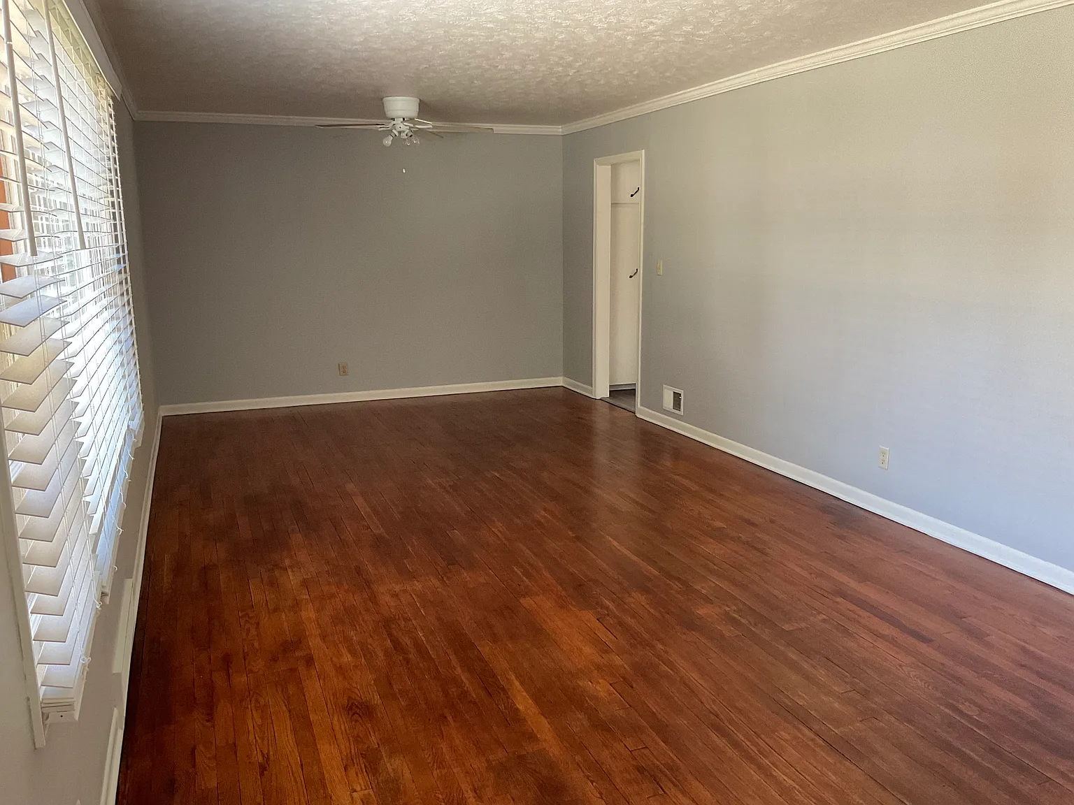 3 bed, 1600 sqft, $1,695 — Photo 2