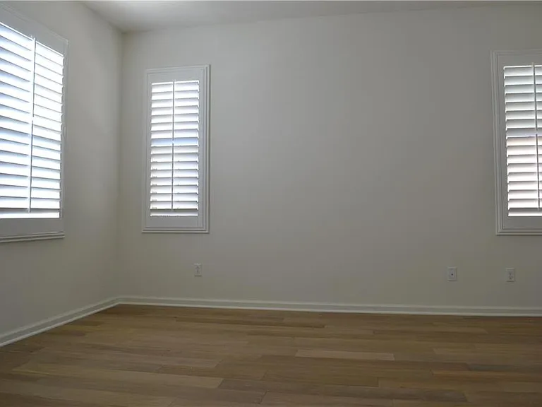 90 Lavender — Photo 12