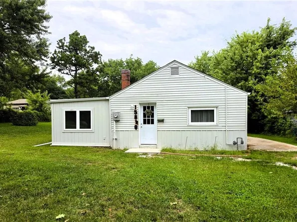 15812 E Independence Ave, Independence, MO 64050