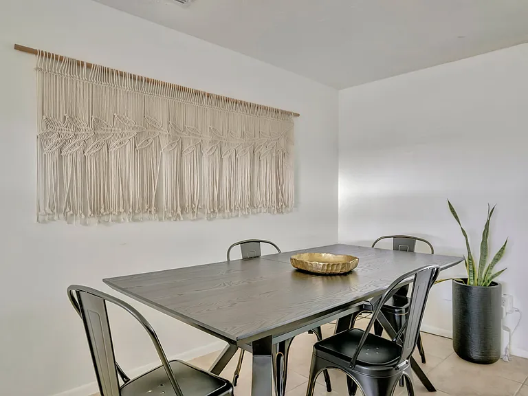 6426 Colonial Dr — Photo 8