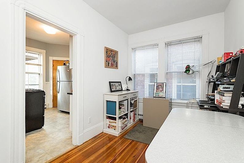 1st image of 137R Columbia St #3R