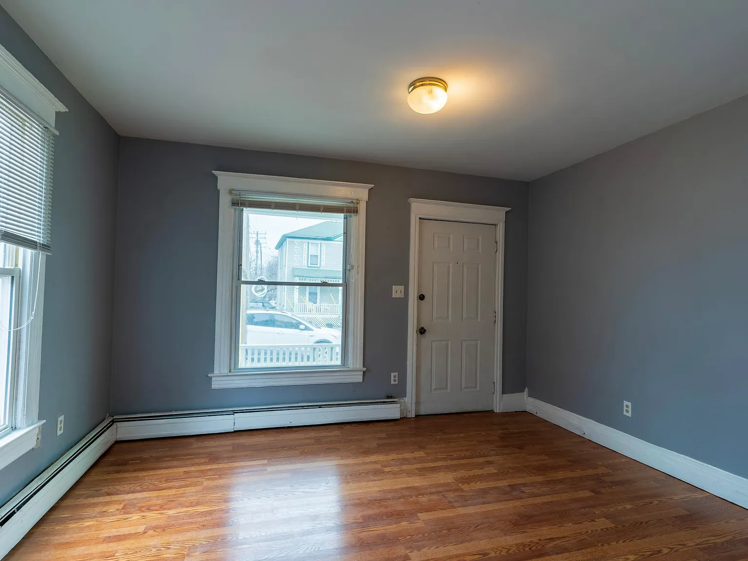 1 bed, 700 sqft, $1,200 — Photo 3