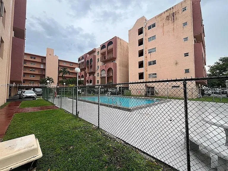 3 bed, 1300 sqft, $2,800 — Photo 4