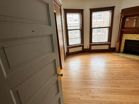 5th image of 1522 N Farwell Ave #1522