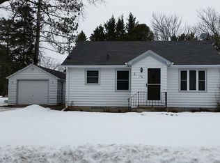 318 Wisconsin St, Waupaca, WI 54981