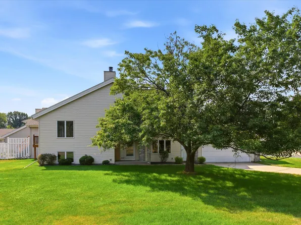 5758 Heather Ridge Dr, Shoreview, MN 55126