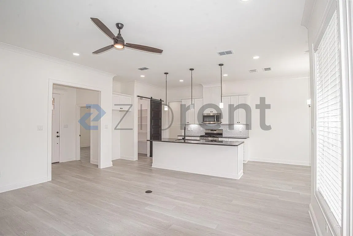 4 bed, 1803 sqft, $2,495 — Photo 3