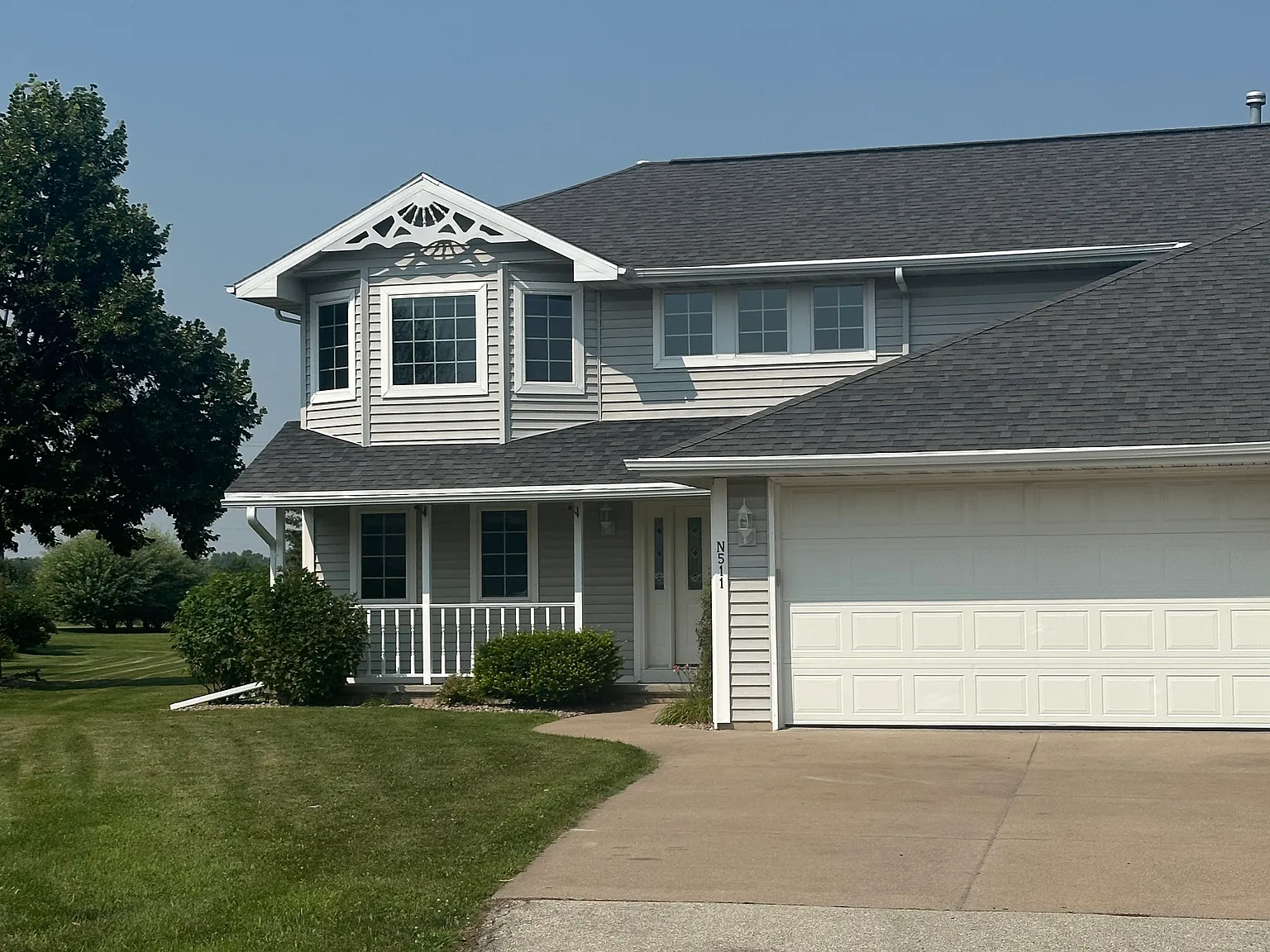 3 bed, 2.5 bath, 2100 sqft, $2,499 — Photo 1