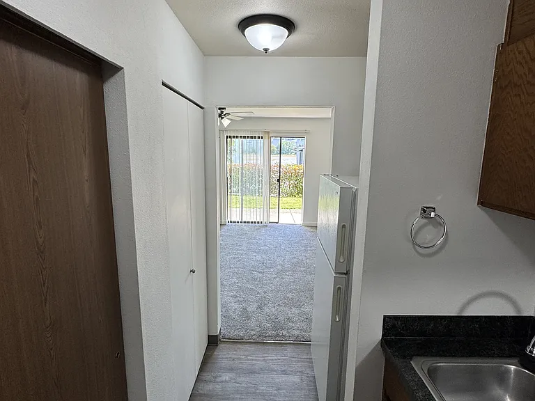 Bryn Mawr Plaza Apartments — Photo 7