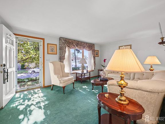 4th image of 107 Kimball St