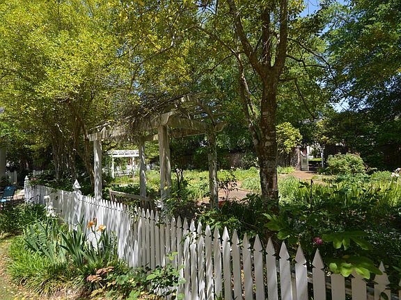 4th image of 712 Pollock Street