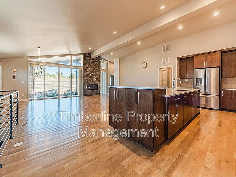 4 bed, 3.0 bath, 3489 sqft, $3,800 — Photo 4