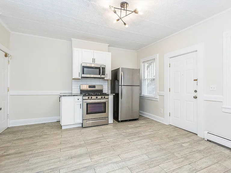 105 Pine St #2 — Photo 6
