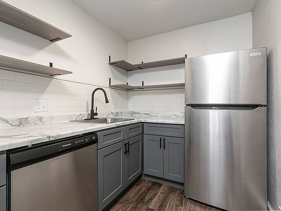 4th image of 1147 E Elm St #3