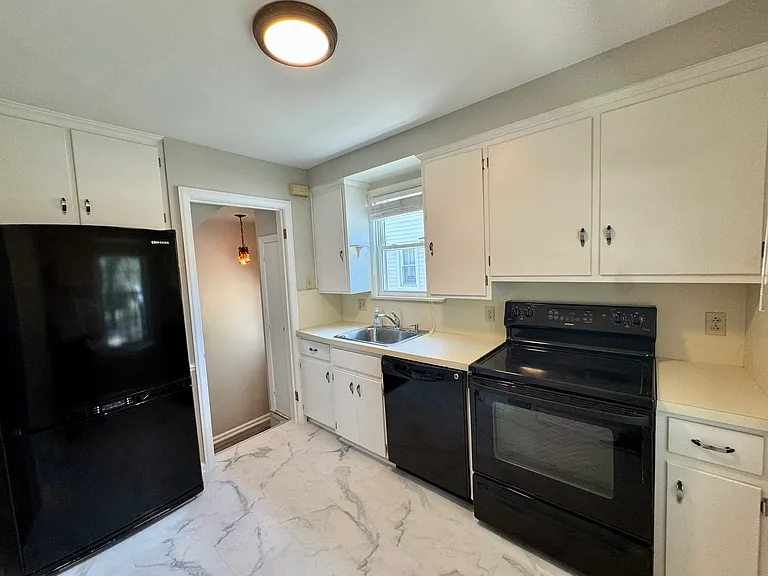 22424 Nowlin St — Photo 4