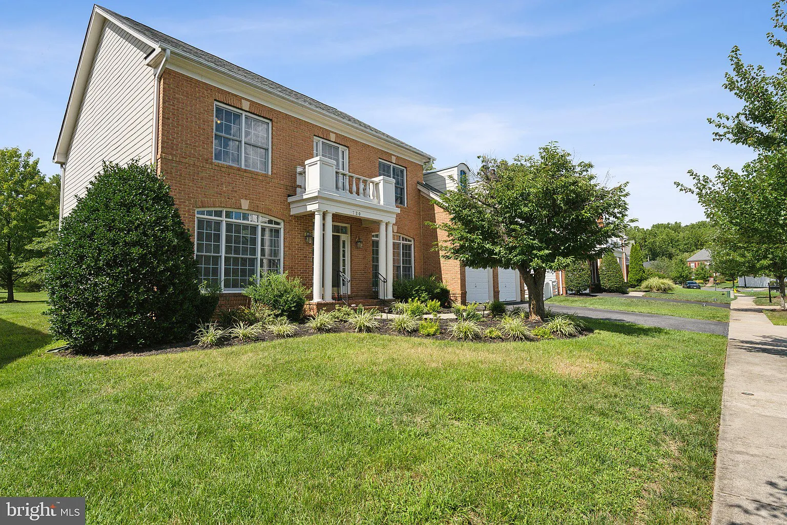 720 Pearson Point Pl photo 1