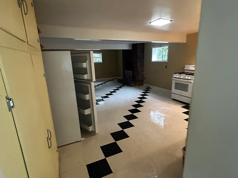 330 Sawmill Rd — Photo 10