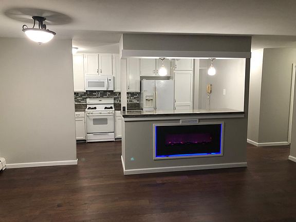 2nd image of 1049 W Ogden Ave APT 303