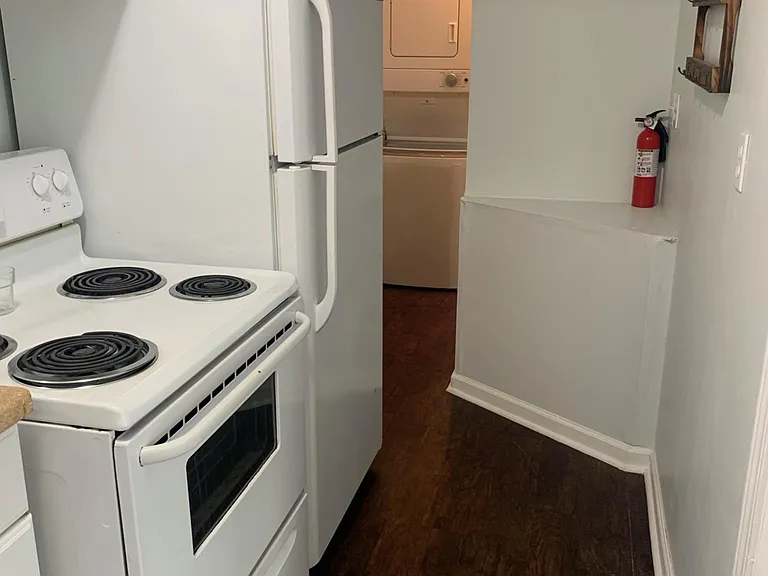 653 E 33rd St #DOWNSTAIRS — Photo 9