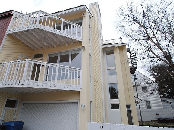 2nd image of 3740 Dupont Cir