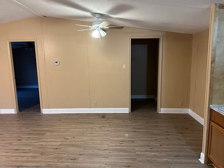 104 Kailyn Ln — Photo 8