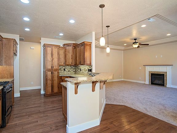 5th image of 630 Camino Claire St