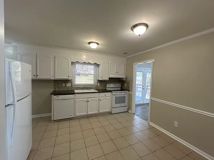 7409 Lockmont Dr — Photo 6