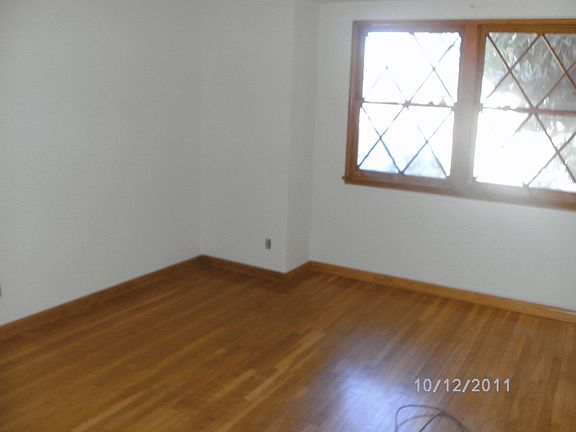 3rd image of 721 W Oakwood St