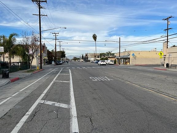 5th image of 6613 Holmes Ave