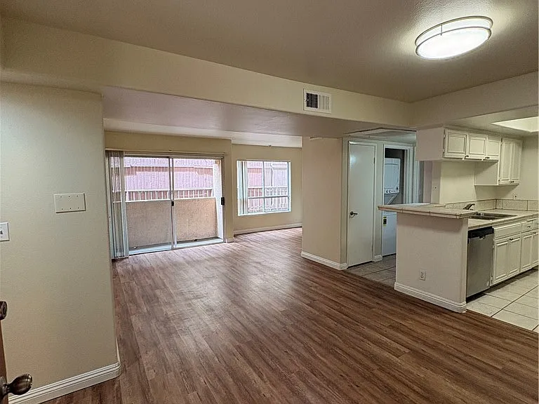 5060 Kester Ave #103 — Photo 2