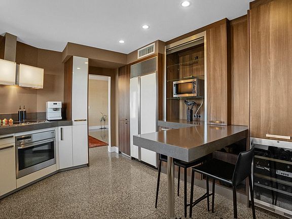 4th image of 333 Sunset Drive #808