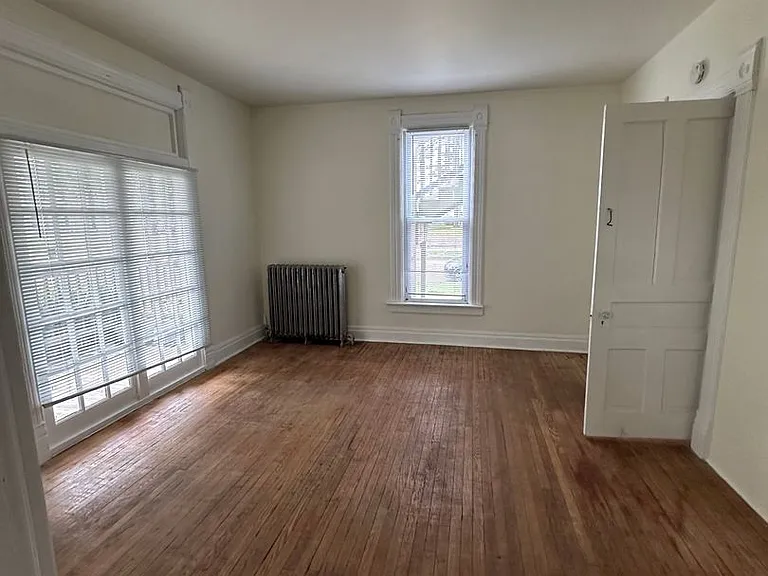 512 W University Ave — Photo 3