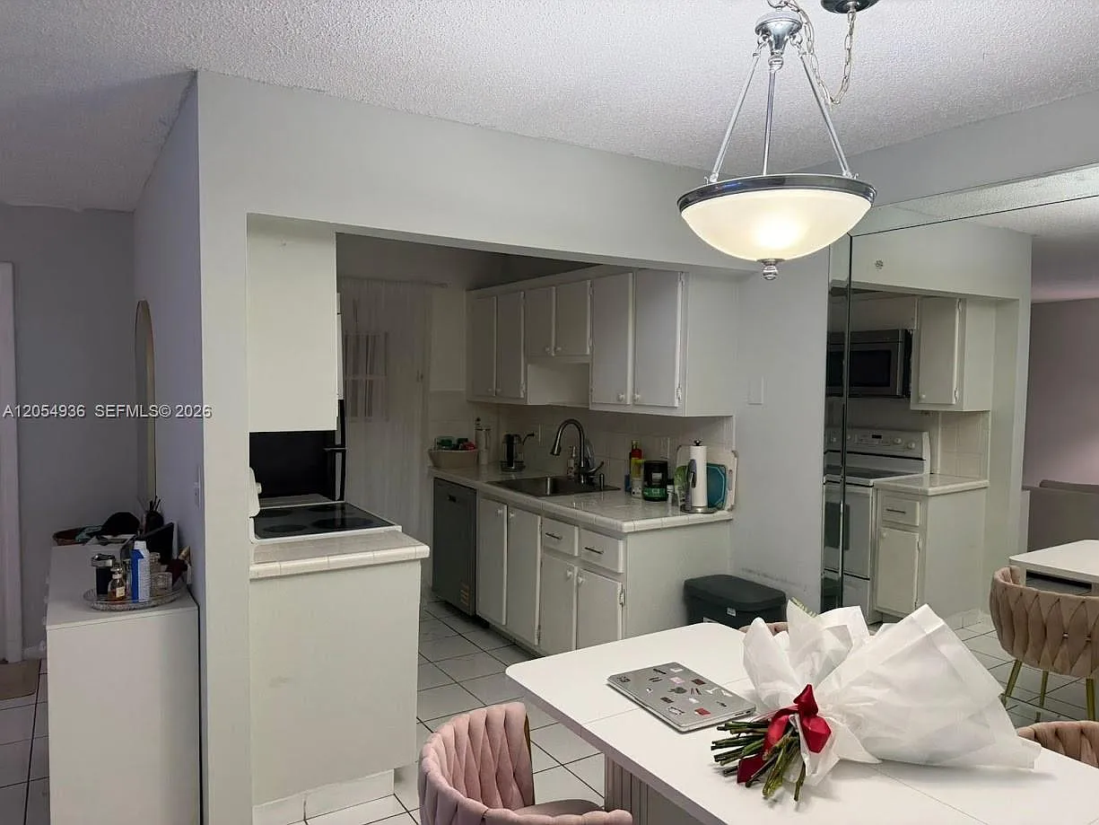 Bay Place Condo — Photo 3