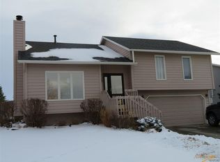 4765 Summerset Dr, Rapid City, SD 57702