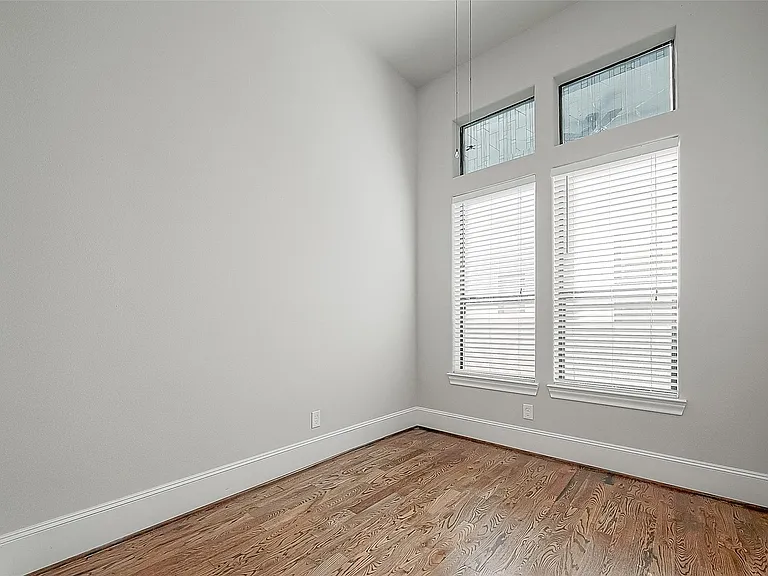 2634 Texas St — Photo 13