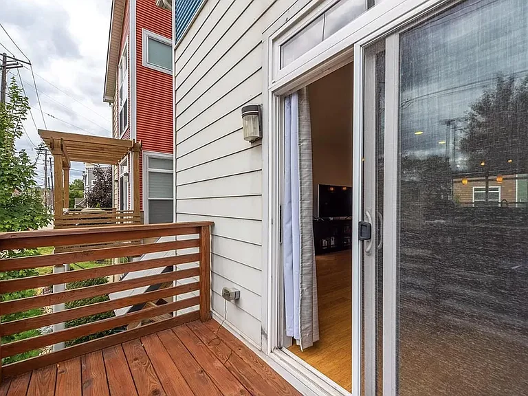 722 Starkweather Ave — Photo 5